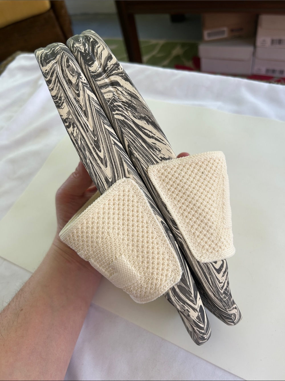 APL Women’s Techloom Slides Pristine Silver Travertine Marble Size 10 NEW in Box - Picture 2 of 6